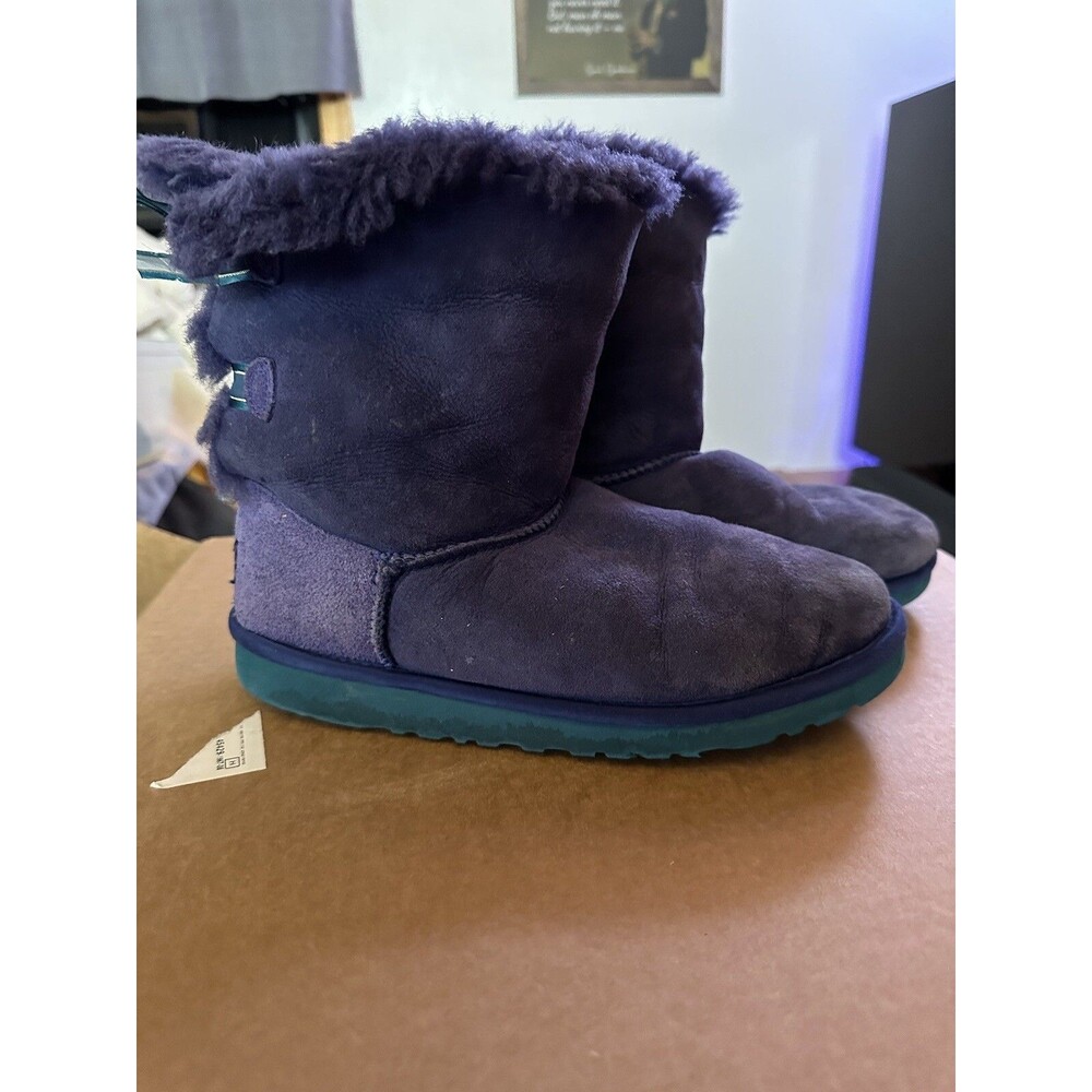 Boots Bailey bow bloom UGGs women’s size 6